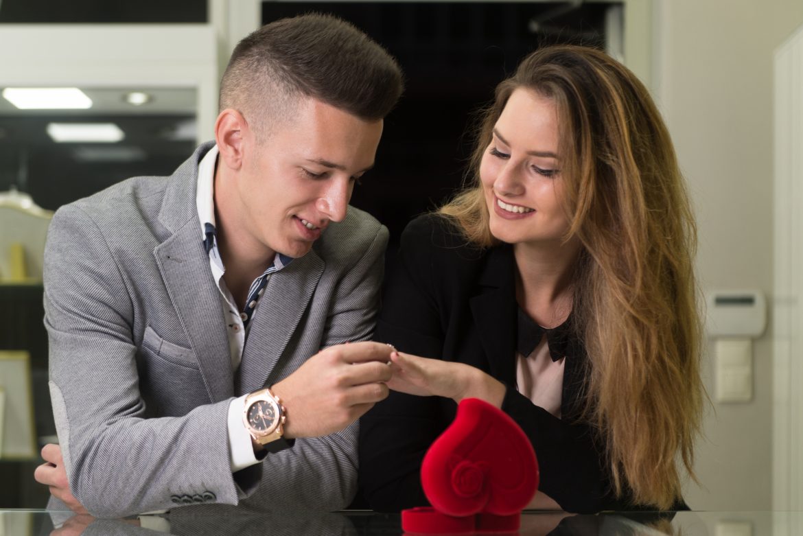 6 Ways To Find Her Ring Size Without Her Knowing